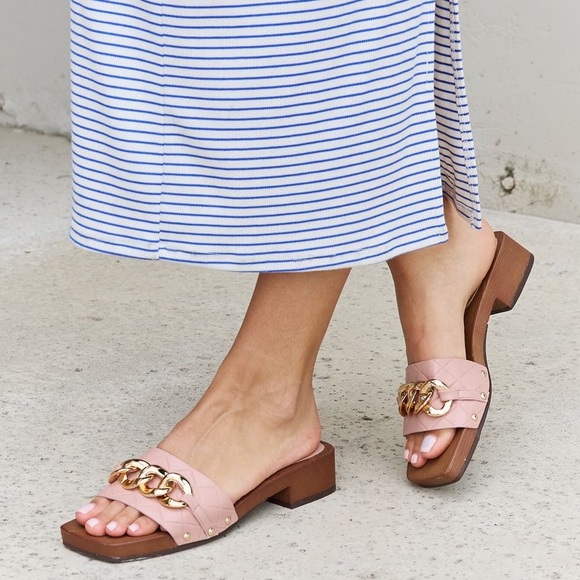 Open Toe Chain Chic Sandals - Picture 3 of 6